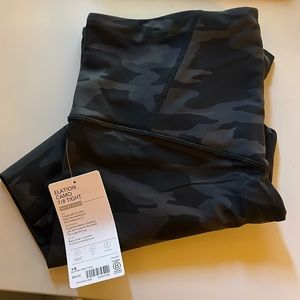 Brand New Athleta Elation Camo Tights - Size 1X